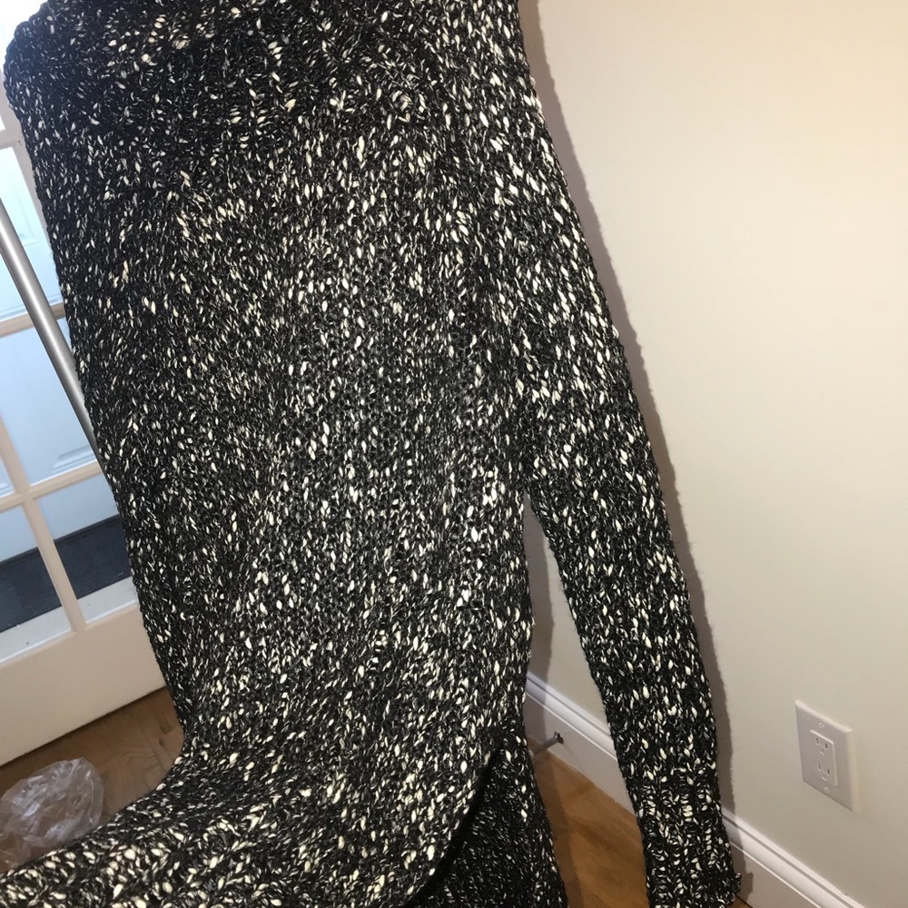 High-neck Split Sweater - Picture 4 of 4